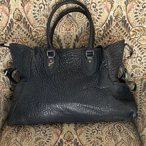 Fendi vintage pebble navy tote in beautiful condition